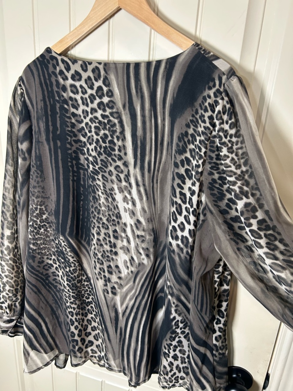 Changes byTogether Women’s Embellished Animal-Print Long Sleeve BlouseBoho Sz 22 - Picture 7 of 12